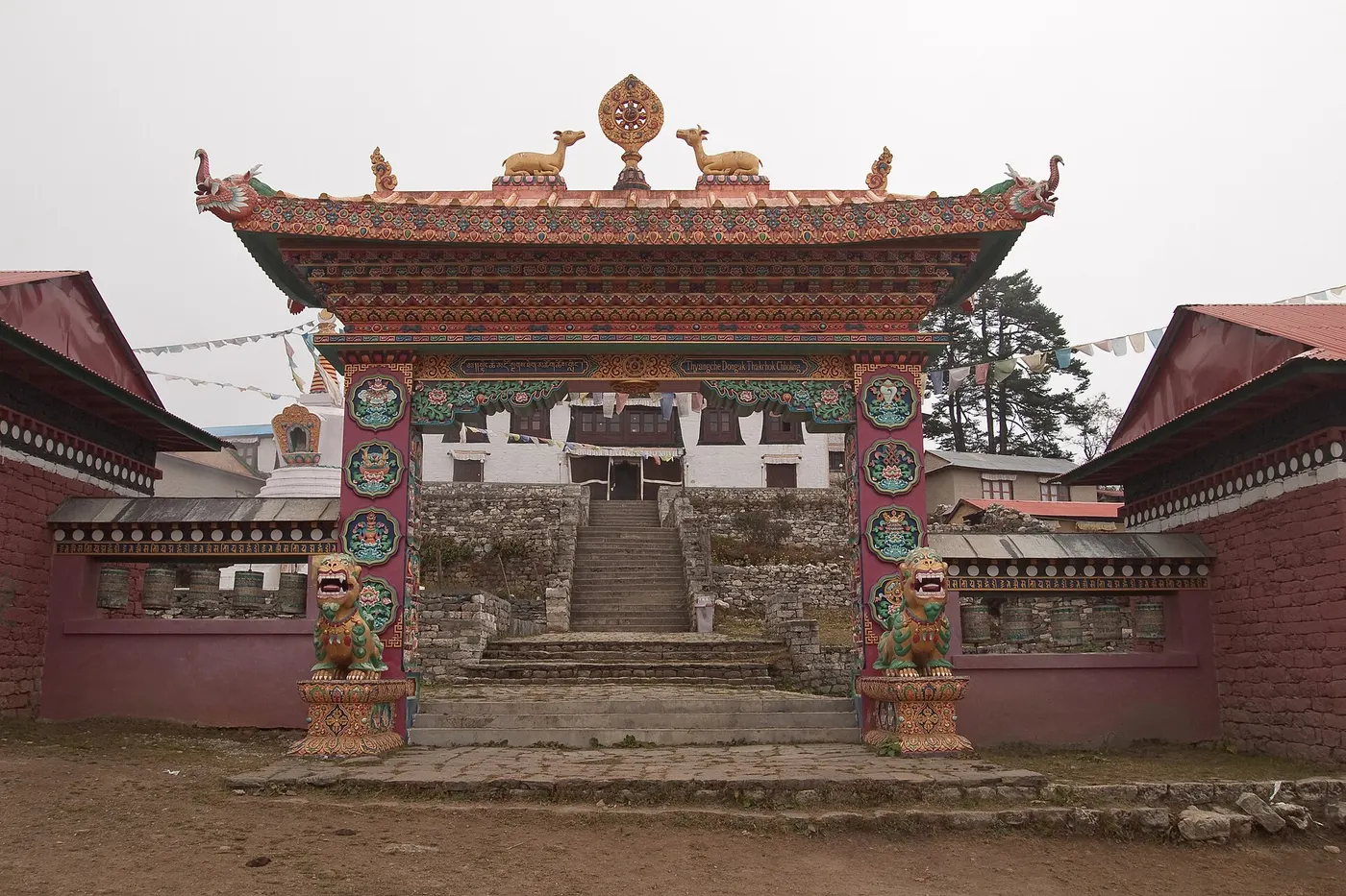 Porte du monastère bouddhiste de Tengboche, Népal