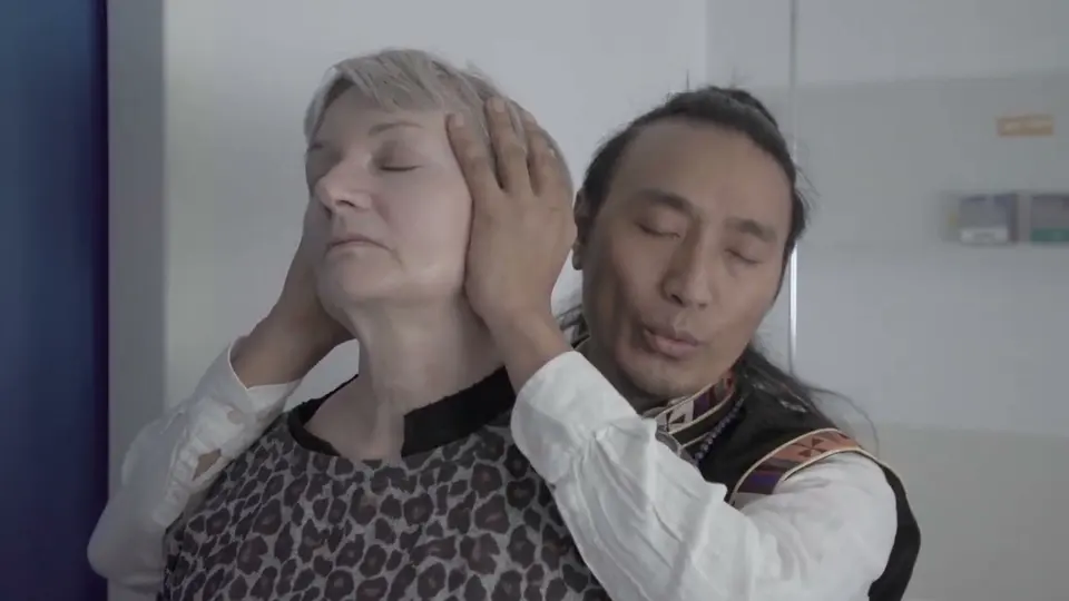 Miniature de la vidéo « Le shaman et la médecin — teaser »